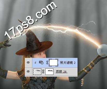 ‘photoshop设计制作万圣节巫婆手握水晶球的魔法海报ps教程‘