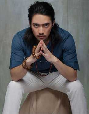 ‘Photoshop制作非常大气的特色产品网页横幅海报‘