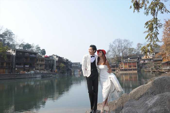 ‘Photoshop将古镇婚片调制出漂亮的霞光色效果‘