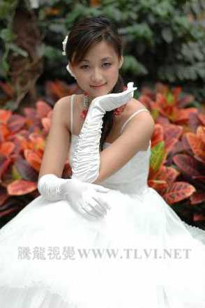 ‘Photoshop将人物图片处理成古典卷轴画效果‘