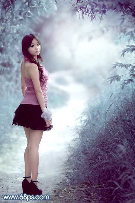 ‘Photoshop为树景美女图片打造梦幻的冷调青蓝色‘