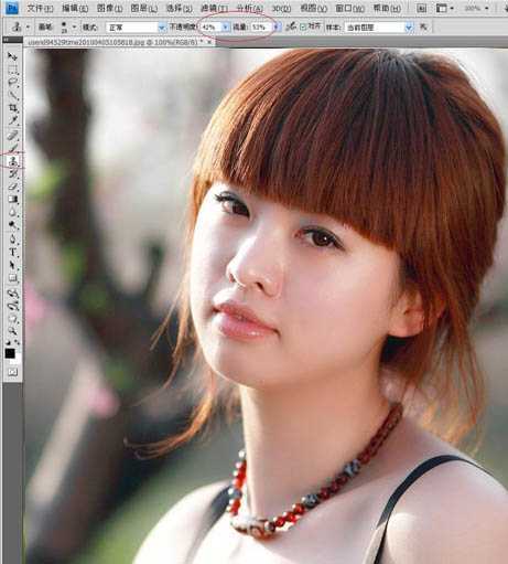 ‘ps下利用通道给偏暗的人物保细节美白‘