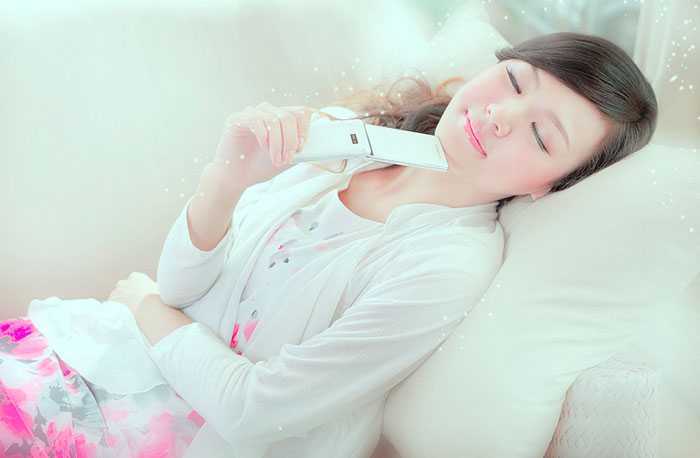 ‘Photoshop为室内偏暗的美女打造出唯美的淡青色‘