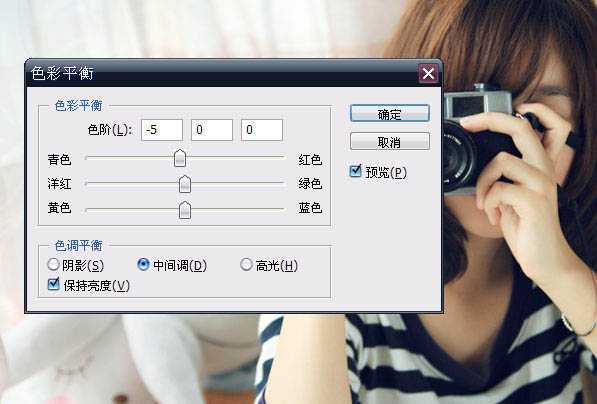 ‘Photoshop下调出室内人物照片温馨的暖色调‘