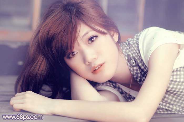 ‘photoshop利用通道替换工具将室内美女图片加上柔和的红紫色‘