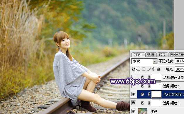 ‘Photoshop调制出淡黄色的秋季铁轨小清新美女图片‘