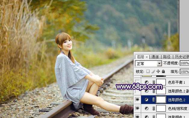 ‘Photoshop调制出淡黄色的秋季铁轨小清新美女图片‘