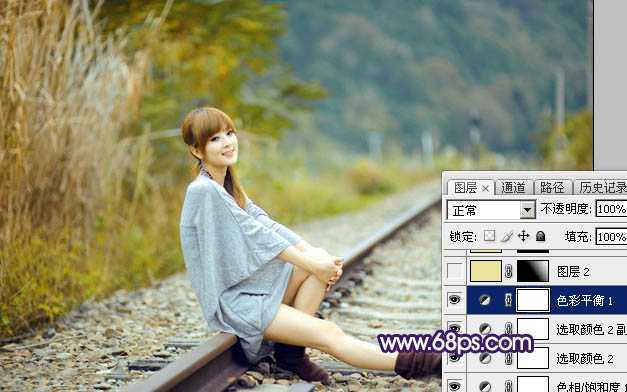 ‘Photoshop调制出淡黄色的秋季铁轨小清新美女图片‘