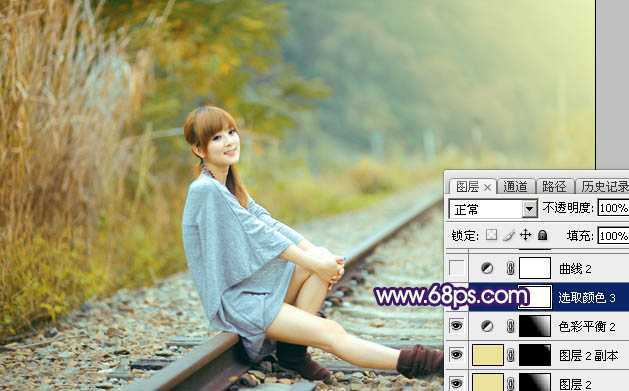 ‘Photoshop调制出淡黄色的秋季铁轨小清新美女图片‘