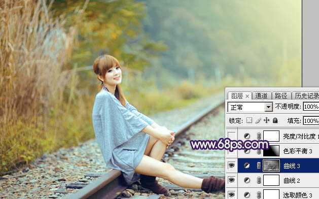 ‘Photoshop调制出淡黄色的秋季铁轨小清新美女图片‘