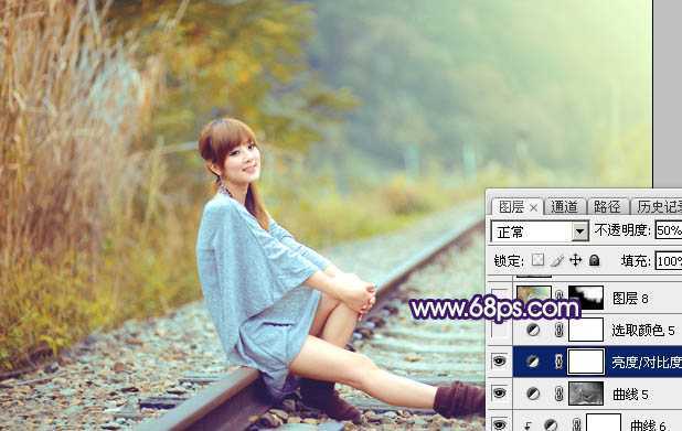 ‘Photoshop调制出淡黄色的秋季铁轨小清新美女图片‘