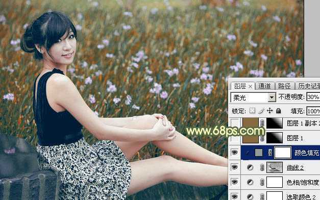 ‘Photoshop为草地上的美女加上古典暗调青黄色‘