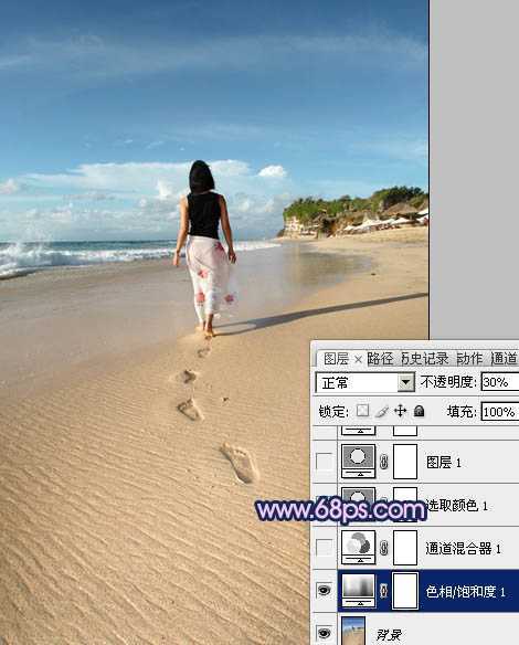 ‘Photoshop将沙滩人物图片调成漂亮的淡蓝色‘