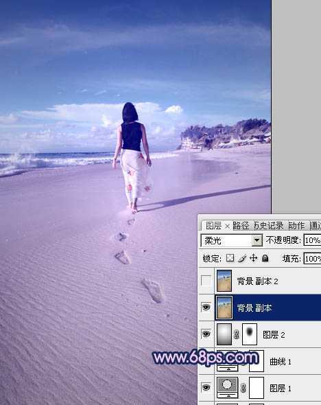 ‘Photoshop将沙滩人物图片调成漂亮的淡蓝色‘