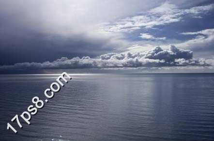‘photoshop将合成鲸鱼越出水面掠夺海鸥食物场景效果‘