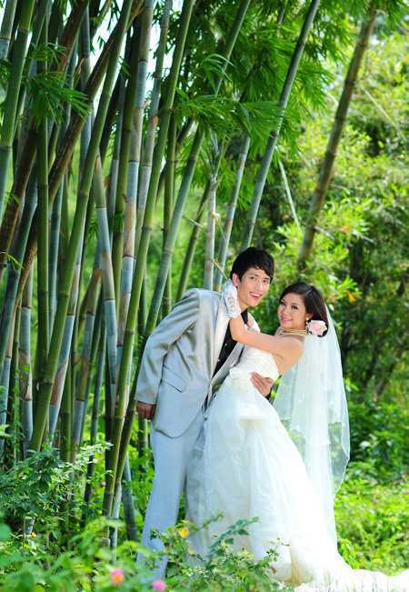 ‘Photoshop为竹林婚片调制出梦幻复古的淡调青蓝色‘