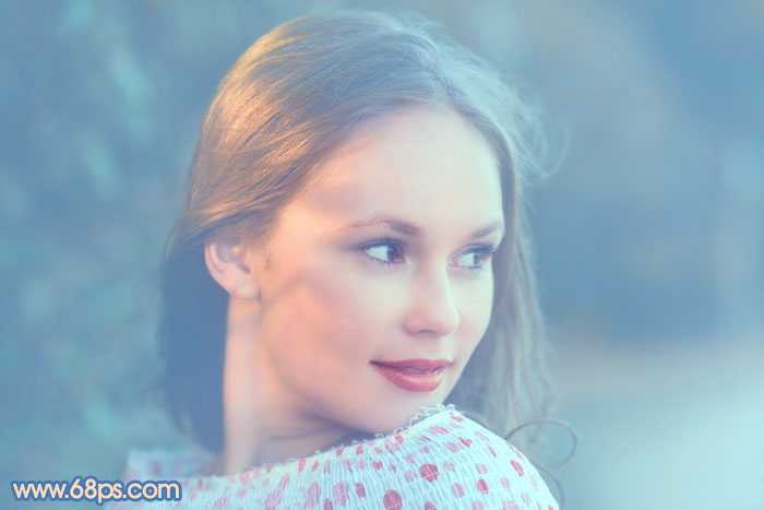 ‘Photoshop将外景美女图片调制出朦胧的淡蓝色‘
