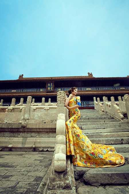 ‘PS给偏灰的古典人物写真照片背景进行润色‘