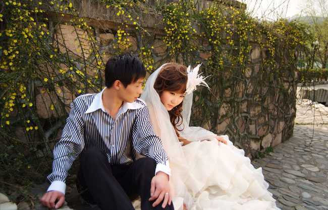 ‘Photoshop制作淡雅的青黄色外景婚片‘