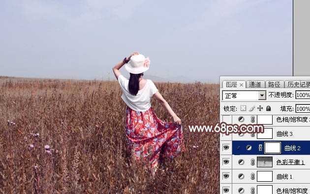 ‘Photoshop为荒草中的美女加上唯美的秋季红褐色‘