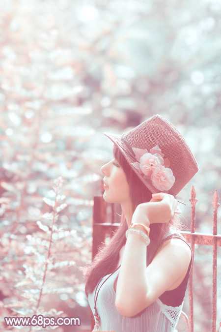 ‘Photoshop为绿树中的美女加上唯美的青红色‘