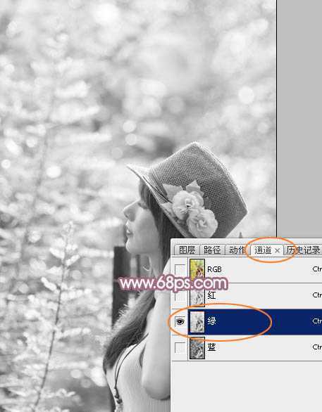 ‘Photoshop为绿树中的美女加上唯美的青红色‘