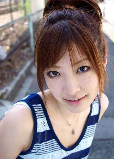 ‘Photoshop为美女图片调制出粉嫩的淡紫色效果‘