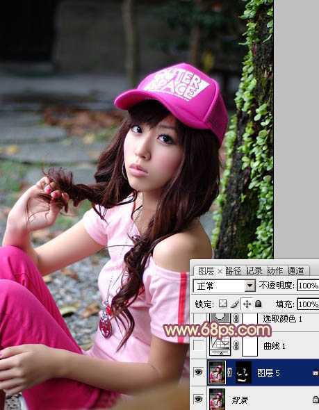 ‘Photoshop将坐地上的美女增加上柔美的古典红褐色‘