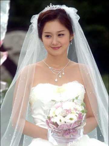 ‘photoshop利用通道抠出透明婚纱‘