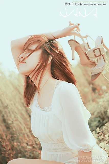 ‘Photoshop将外景美女图片调出淡雅温馨的的日系淡蓝色效果‘