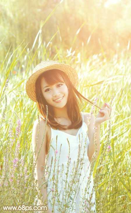 ‘Photoshop为逆光草丛中的美女调出柔和的黄褐阳光色‘