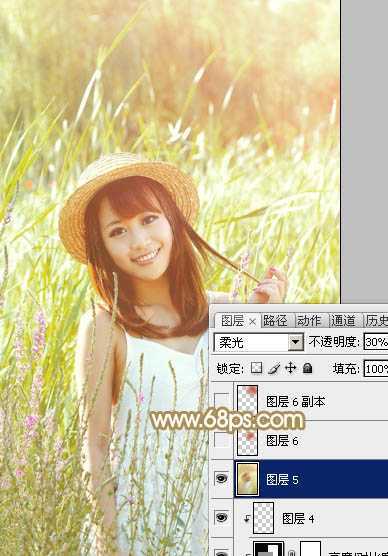 ‘Photoshop为逆光草丛中的美女调出柔和的黄褐阳光色‘