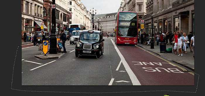 ‘Photoshop将街道图片调出雨水湿润的路面‘