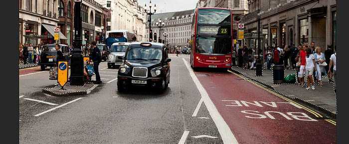 ‘Photoshop将街道图片调出雨水湿润的路面‘