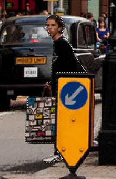 ‘Photoshop将街道图片调出雨水湿润的路面‘