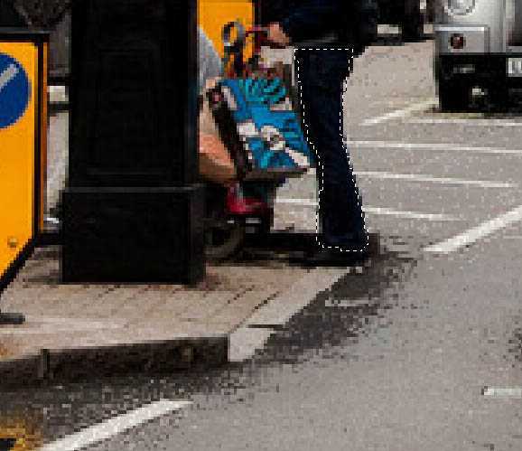 ‘Photoshop将街道图片调出雨水湿润的路面‘