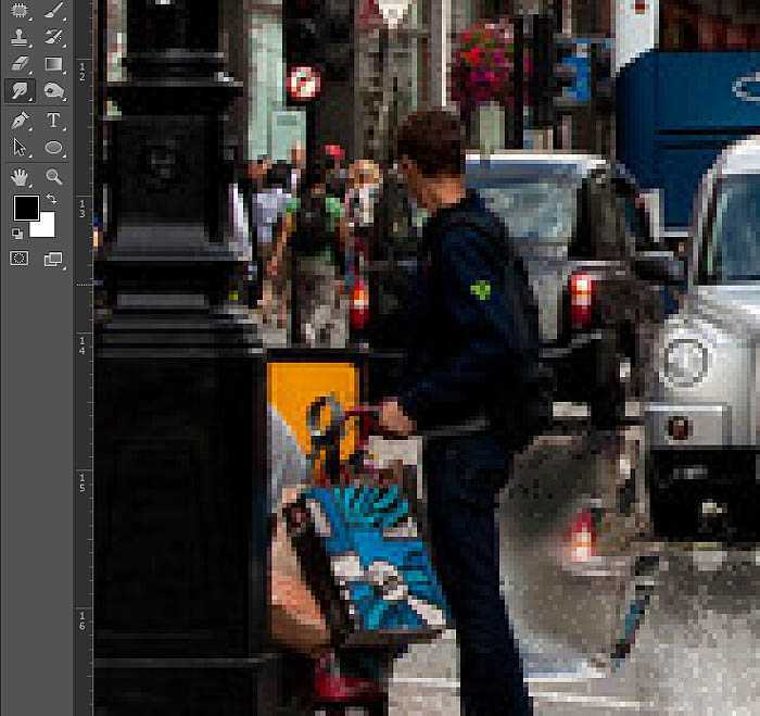 ‘Photoshop将街道图片调出雨水湿润的路面‘