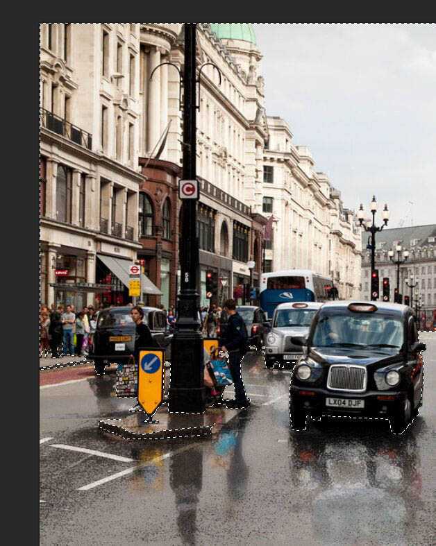 ‘Photoshop将街道图片调出雨水湿润的路面‘
