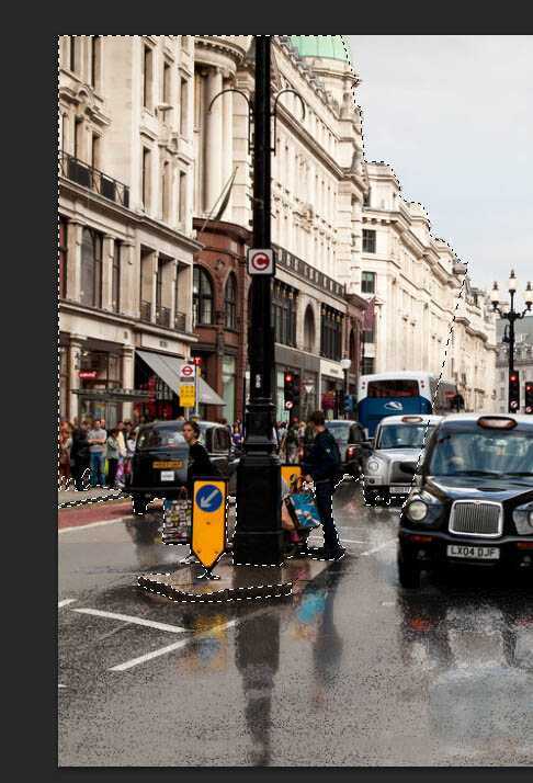 ‘Photoshop将街道图片调出雨水湿润的路面‘