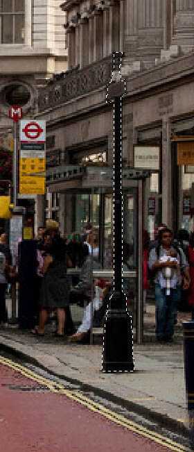 ‘Photoshop将街道图片调出雨水湿润的路面‘