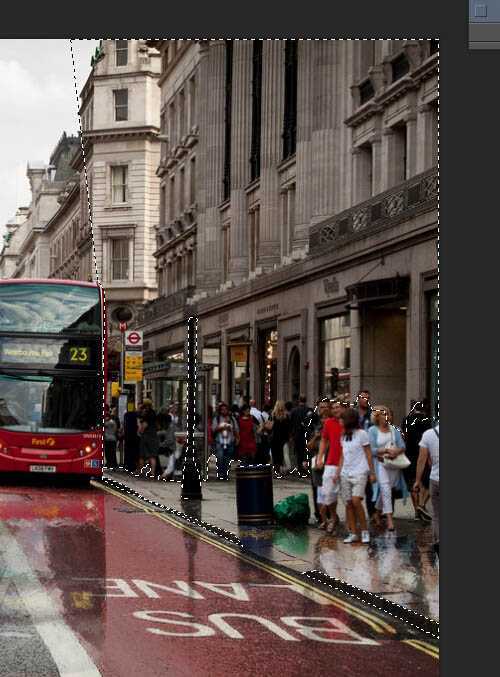 ‘Photoshop将街道图片调出雨水湿润的路面‘