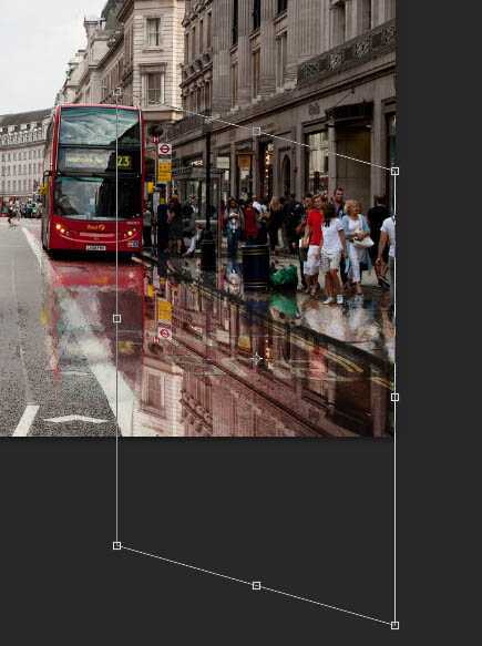 ‘Photoshop将街道图片调出雨水湿润的路面‘