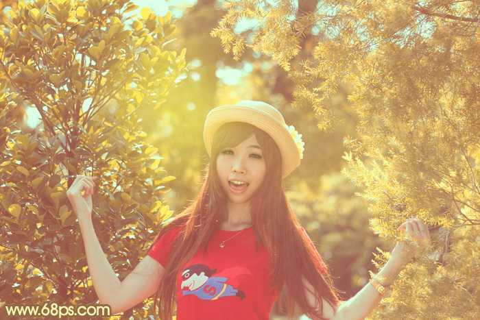 ‘Photoshop将树林人物图片加上唯美柔和的红褐色‘
