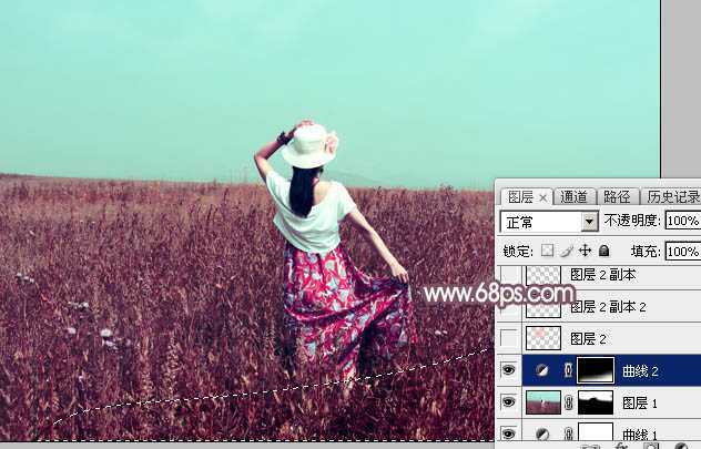 ‘Photoshop为荒草中的人物调出逆光暗调青红色‘