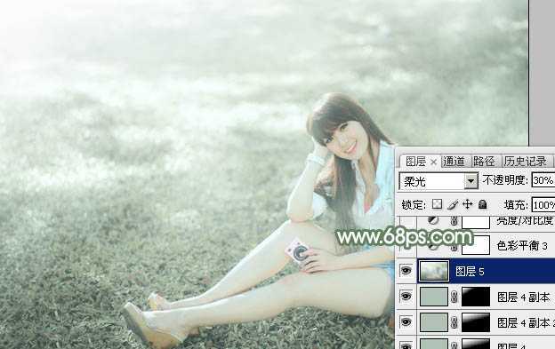 ‘Photoshop打造唯美的淡绿色草地美女图片‘