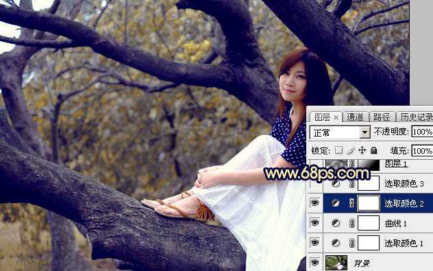 ‘Photoshop调出秋季黄褐色树干上的美女图片‘