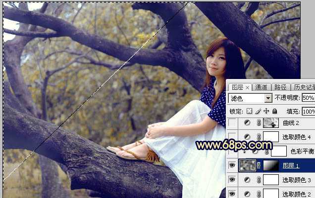 ‘Photoshop调出秋季黄褐色树干上的美女图片‘