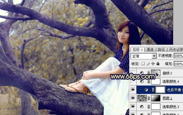 ‘Photoshop调出秋季黄褐色树干上的美女图片‘