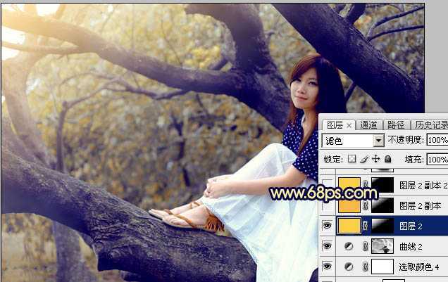 ‘Photoshop调出秋季黄褐色树干上的美女图片‘