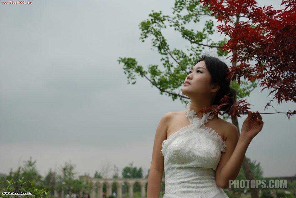 Photoshop给偏暗婚纱照调出成熟的季节意境